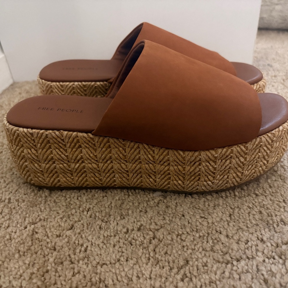 NWOT - never worn -free people light brown and tan platform sandals